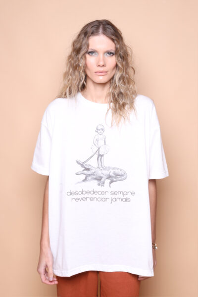 Camiseta oversize estampada Desobedecer sempre