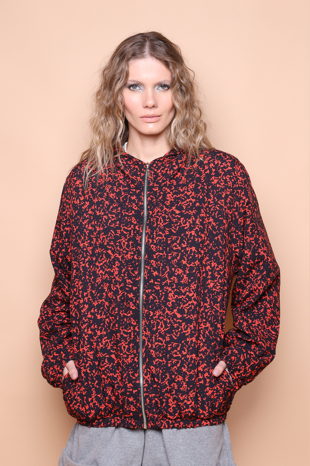 Jaqueta capuz estampada Caderno vermelho