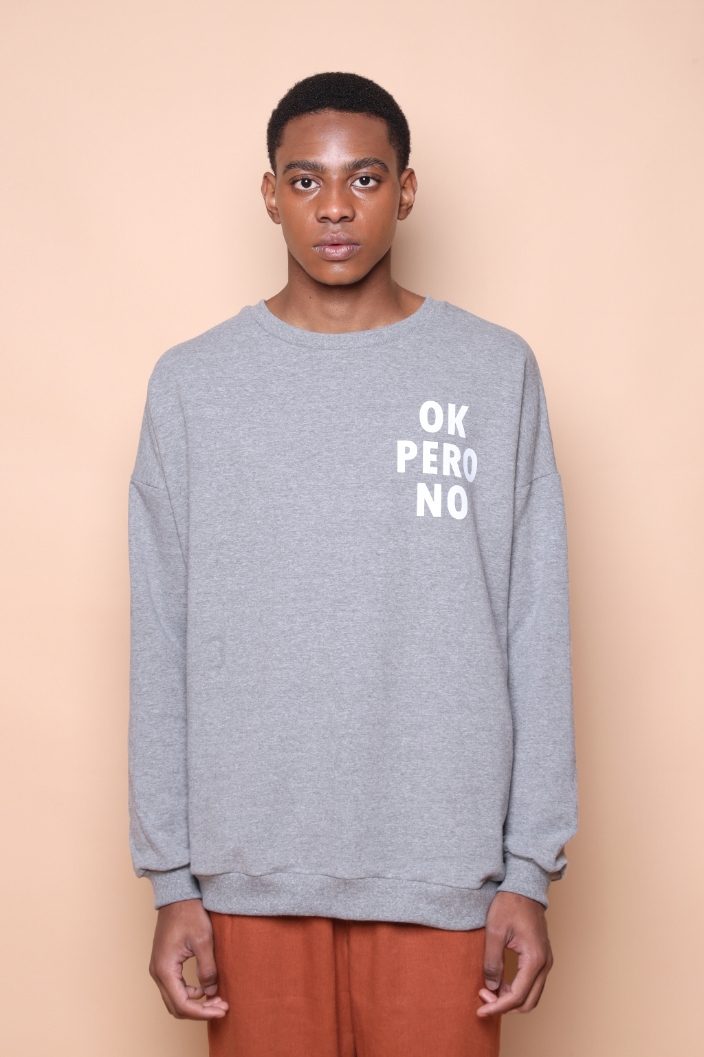 Blusão oversize cinza estampado Ok Pero No