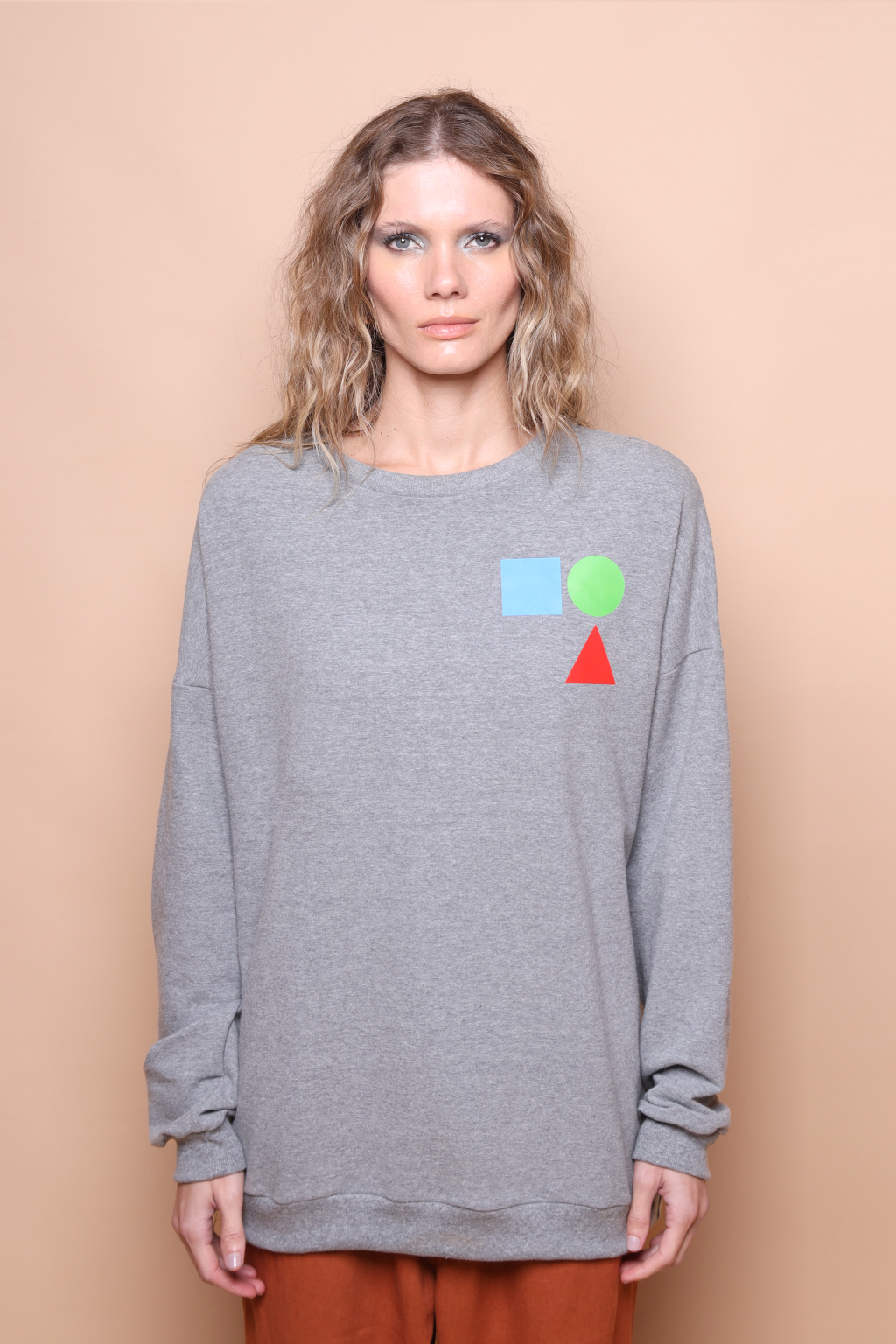 Blusão oversize cinza estampado Formas