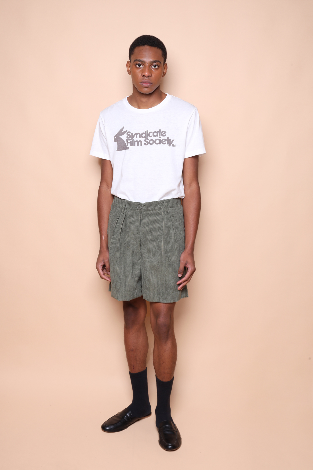 Bermuda alfaiataria cotelê cinza