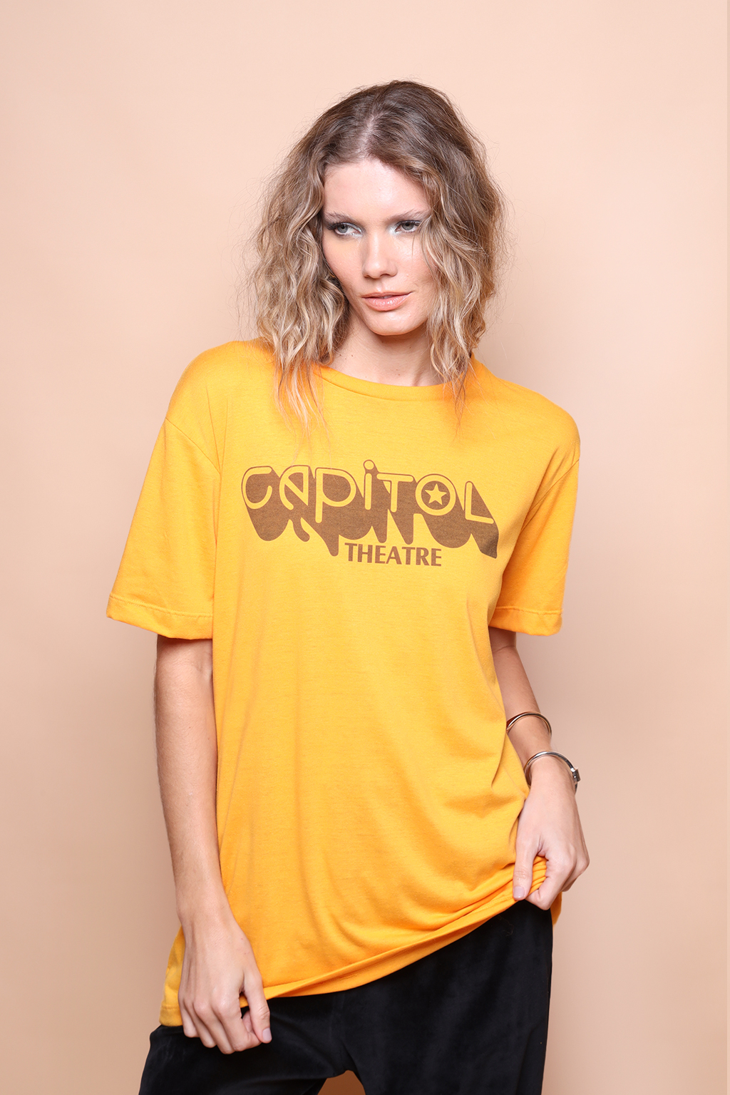 Camiseta amarela estampada Capitol Theatre