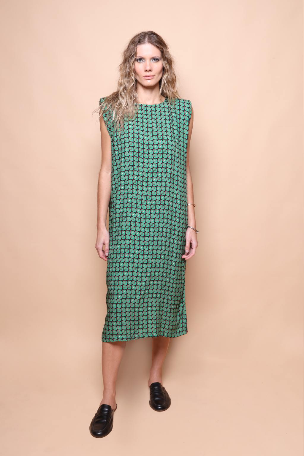 Vestido midi ombreira estampado Cubos Verdes