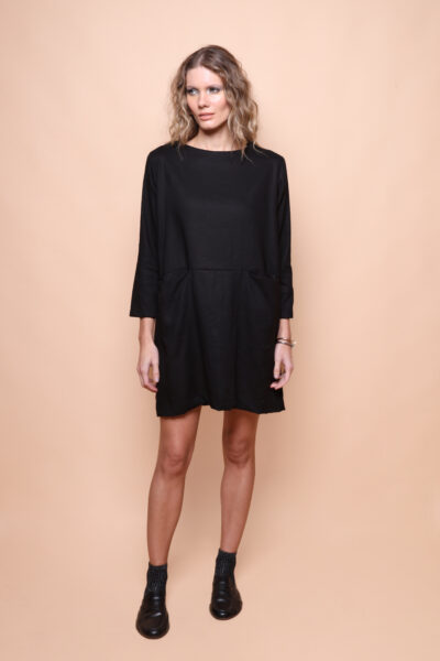 Vestido manga longa com bolso linho preto