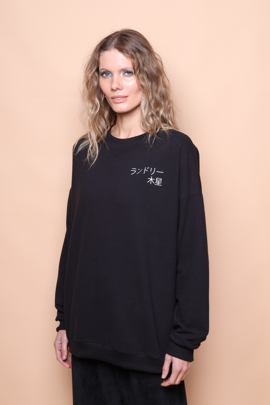Blusão oversize preto estampado Lavanderia Júpiter
