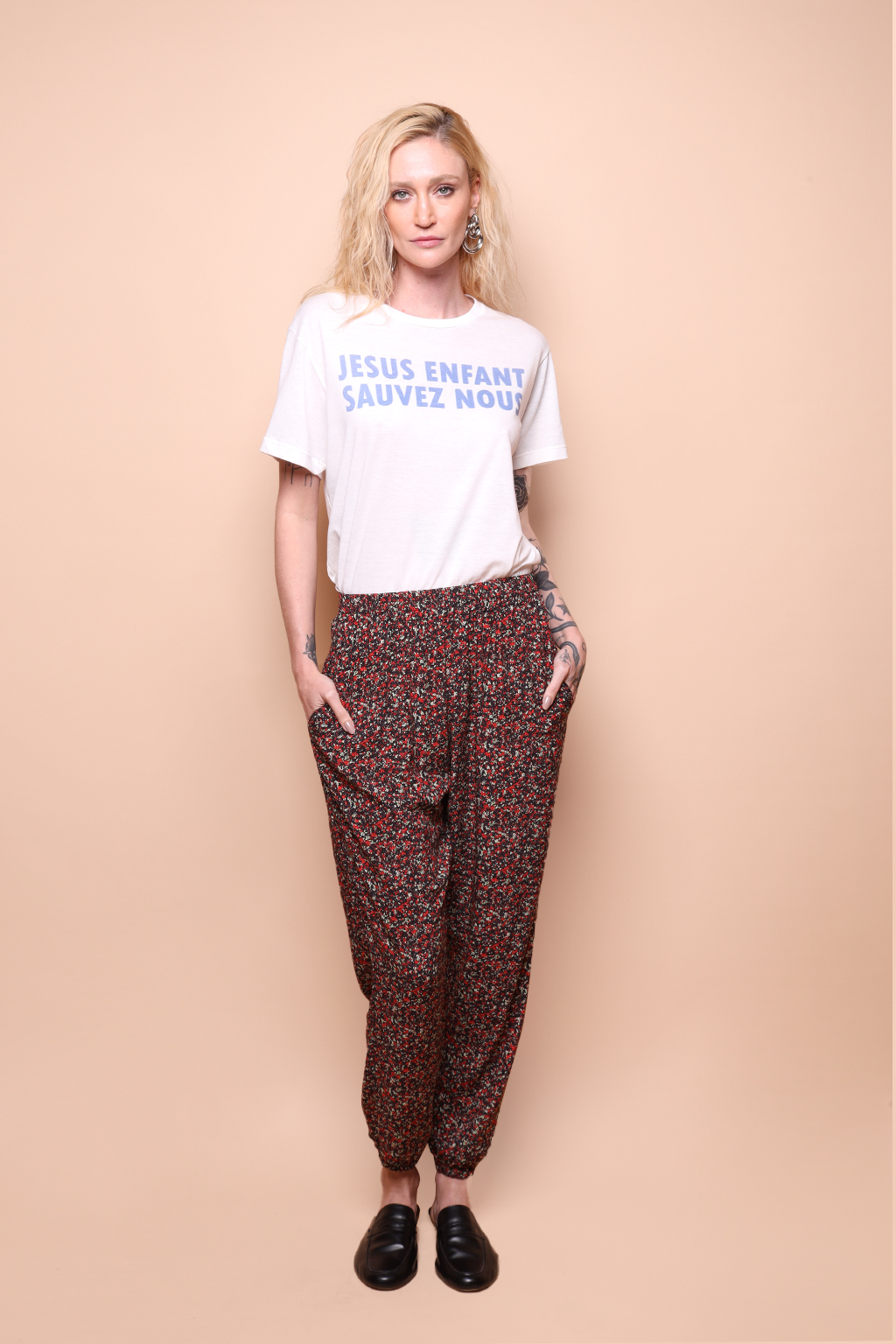 Calça jogger estampada Células