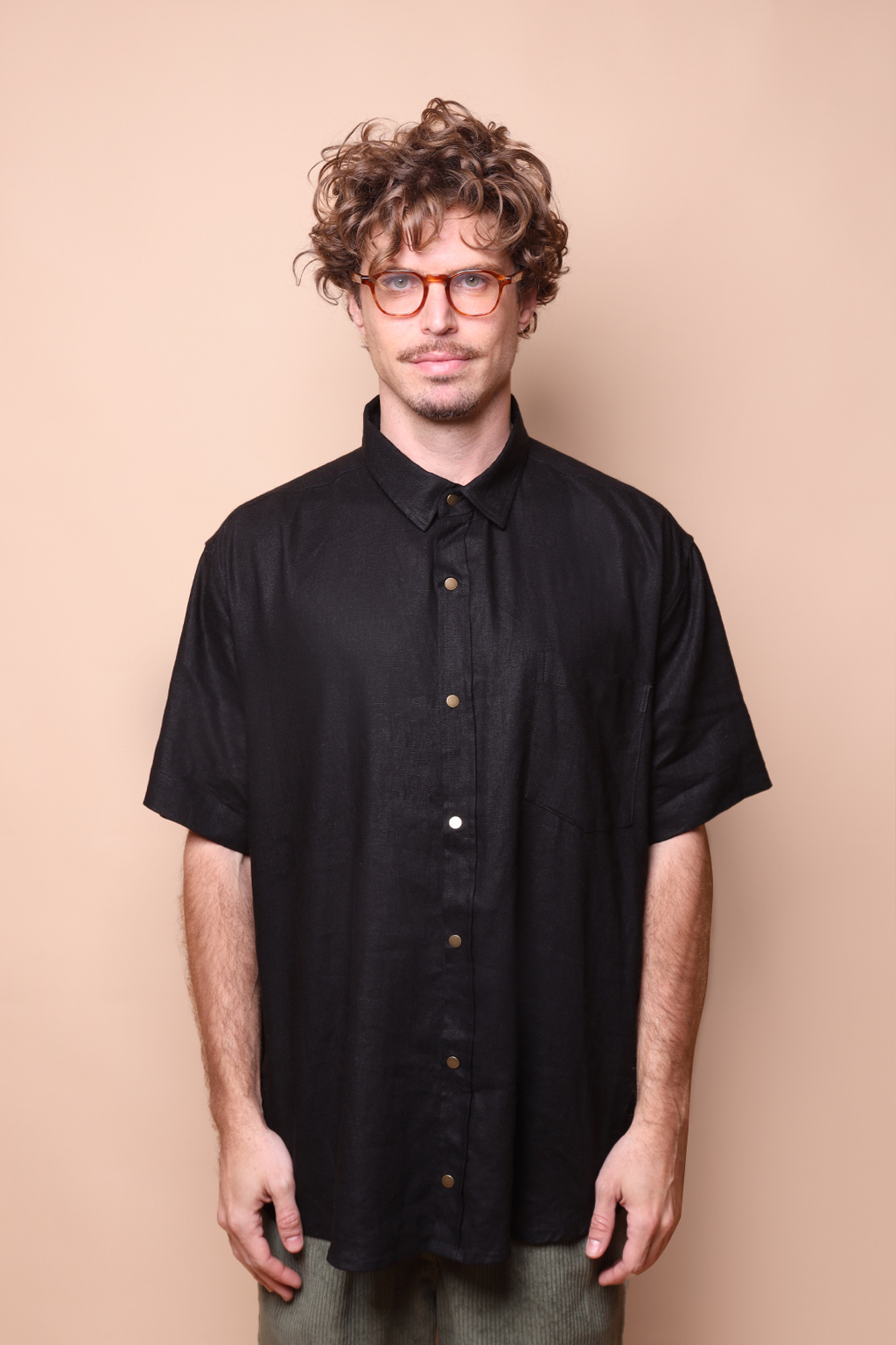 Camisa ampla de linho preta