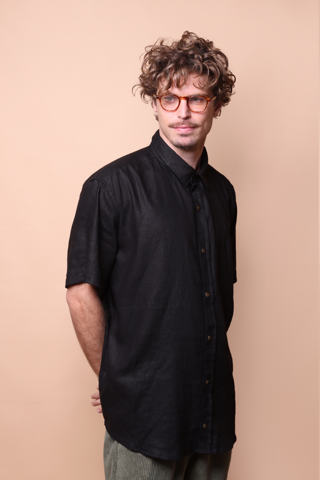 Camisa ampla de linho preta