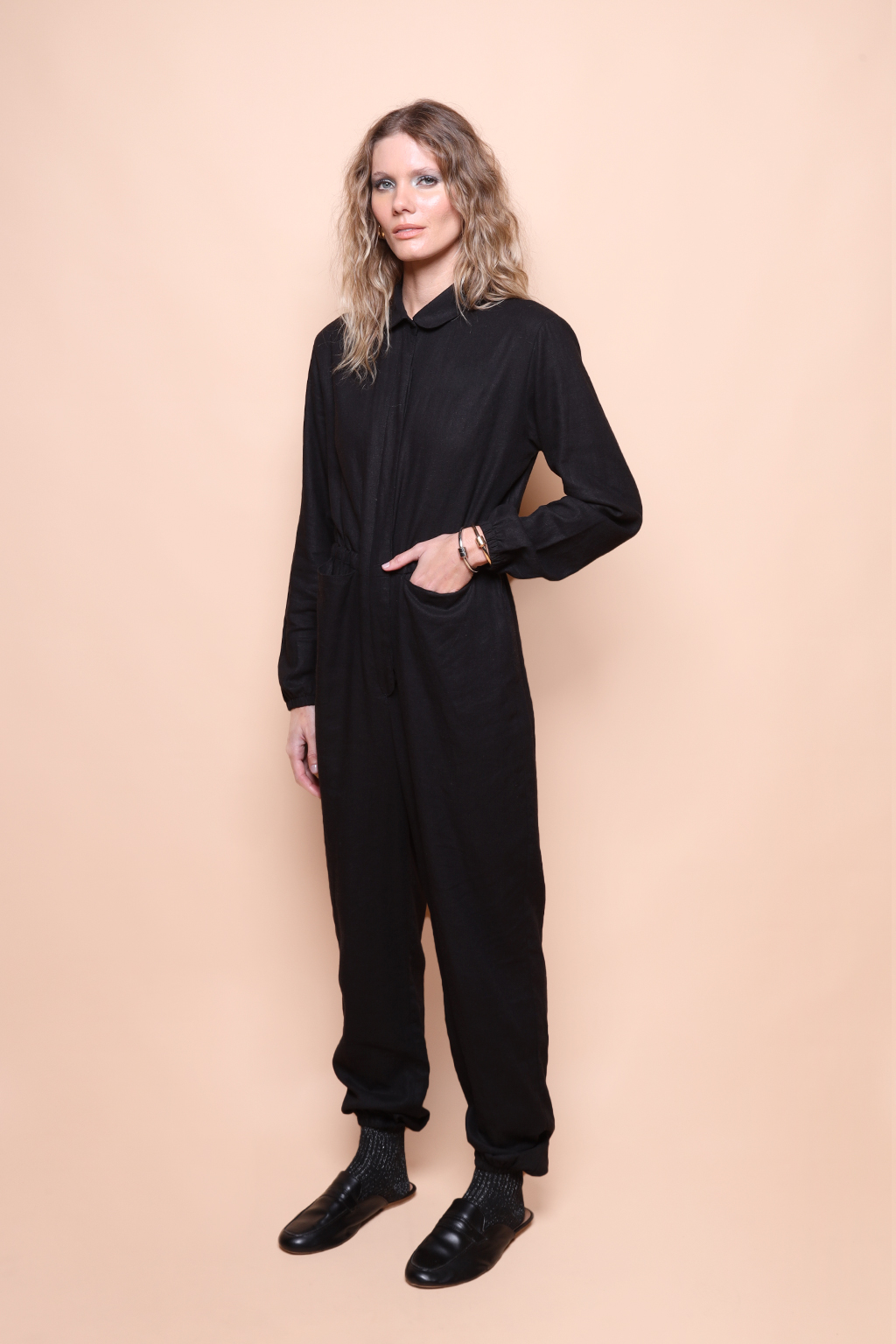 Macacão acinturado linho preto