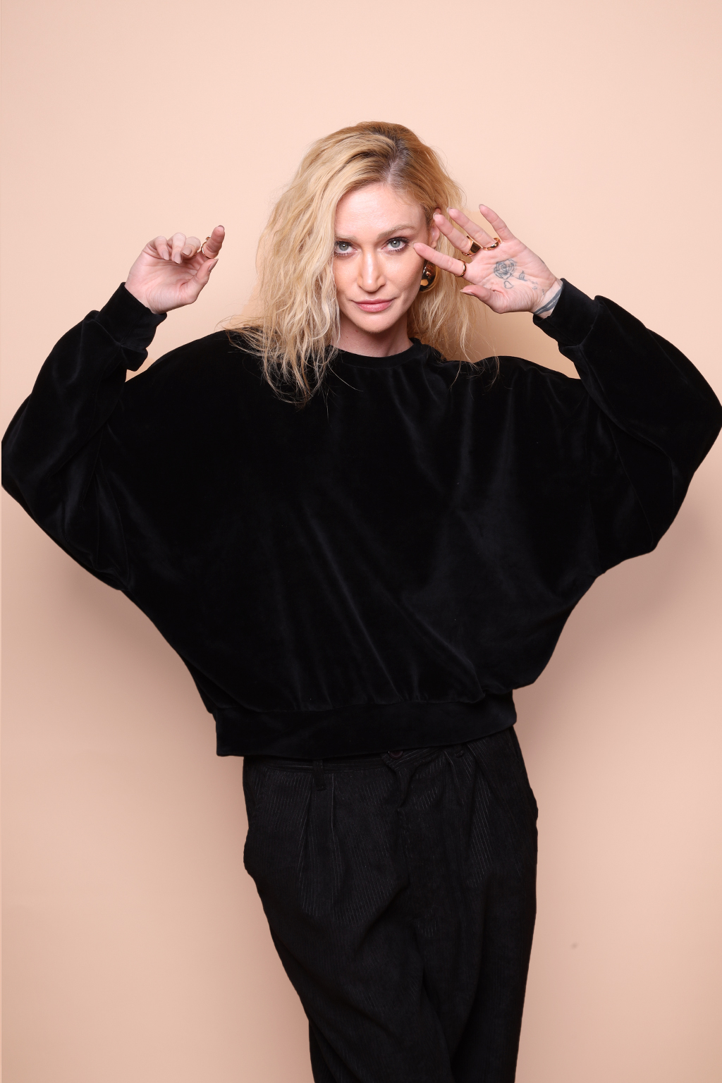 Blusão curto plush preto