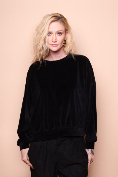 Blusão curto plush preto