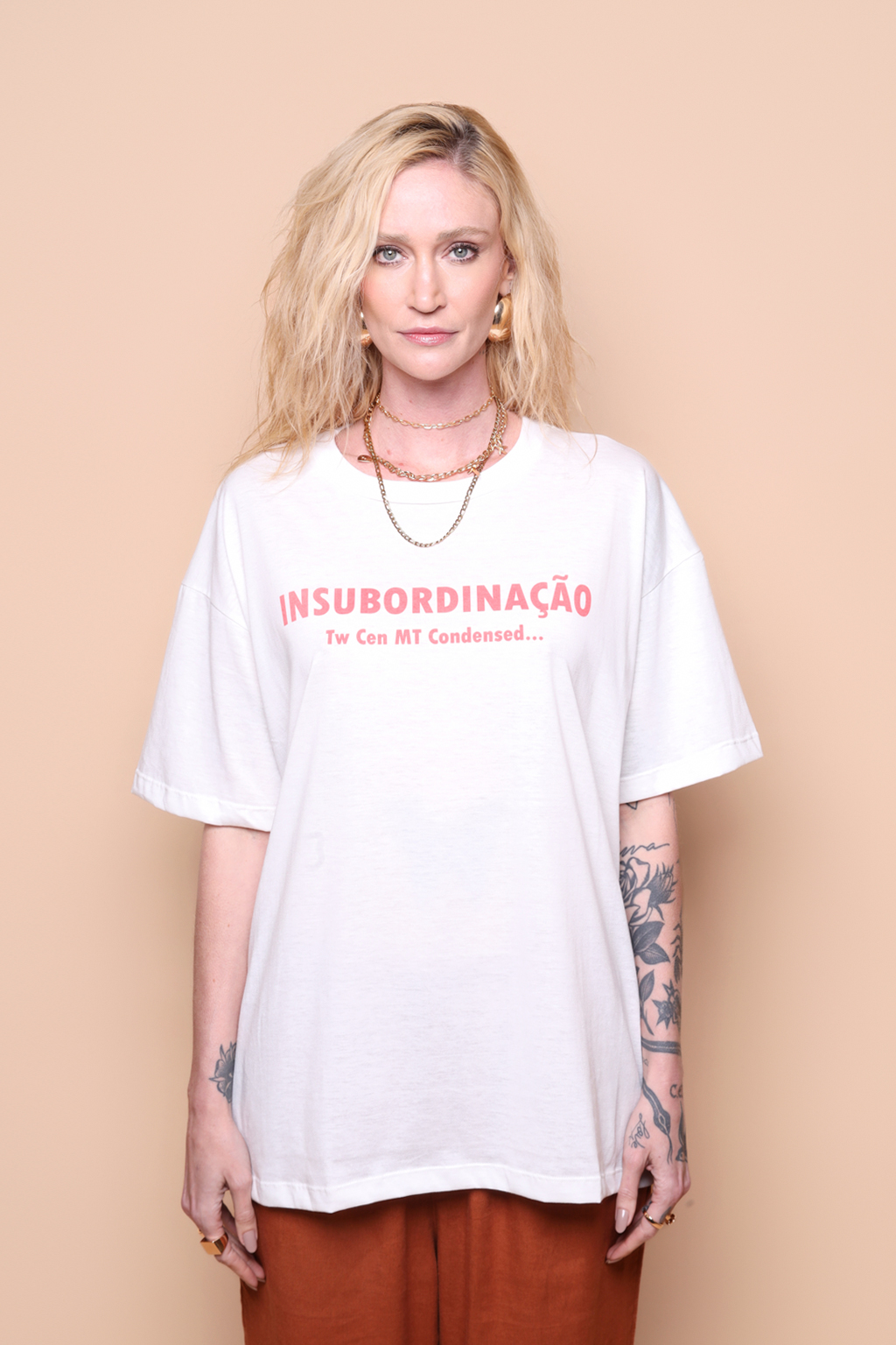 Camiseta oversize estampada Insubordinação