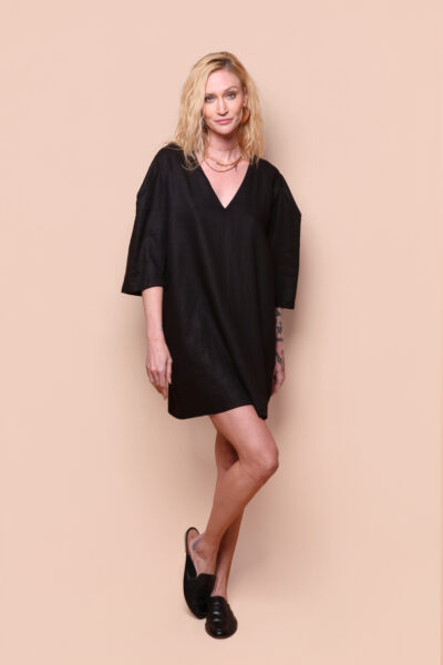 Vestido gola V linho preto