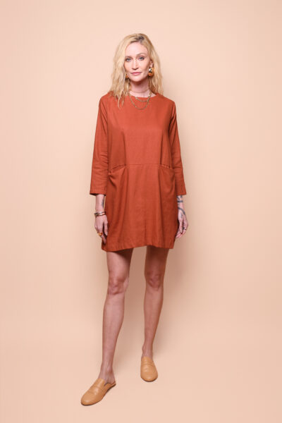 Vestido manga longa com bolso linho tijolo