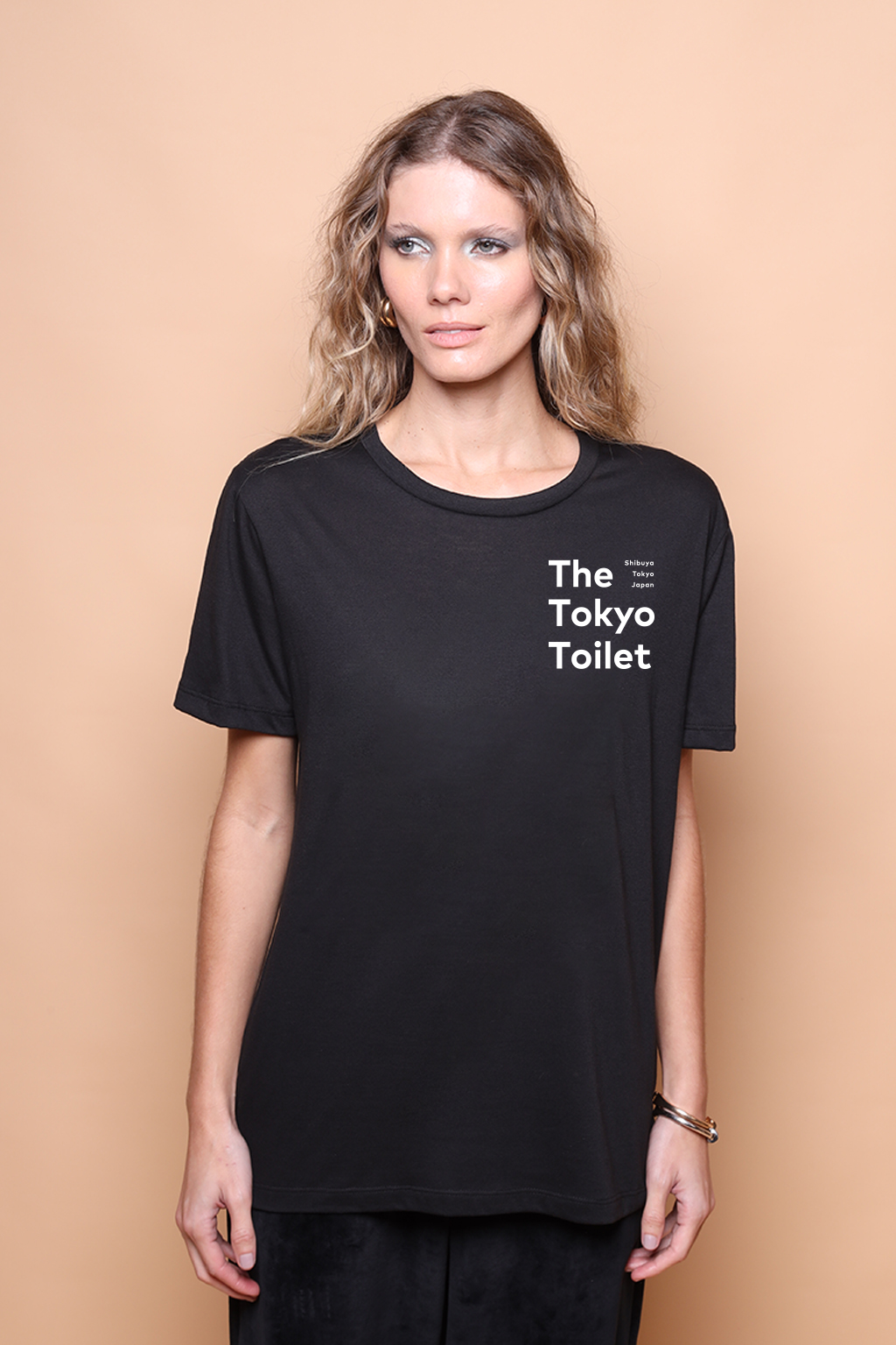 Camiseta preta estampada Tokyo Toilet - AMP - A Mulher Do Padre