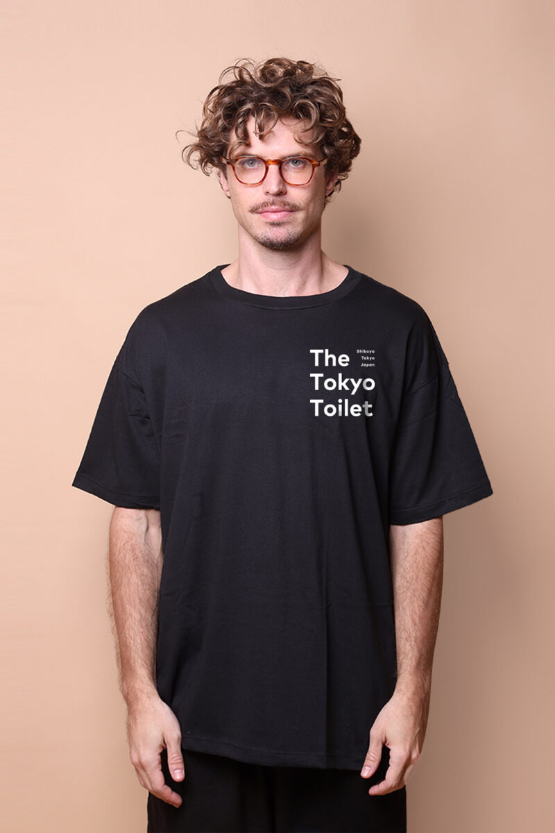 Camiseta oversize preta estampada Tokyo Toilet - AMP