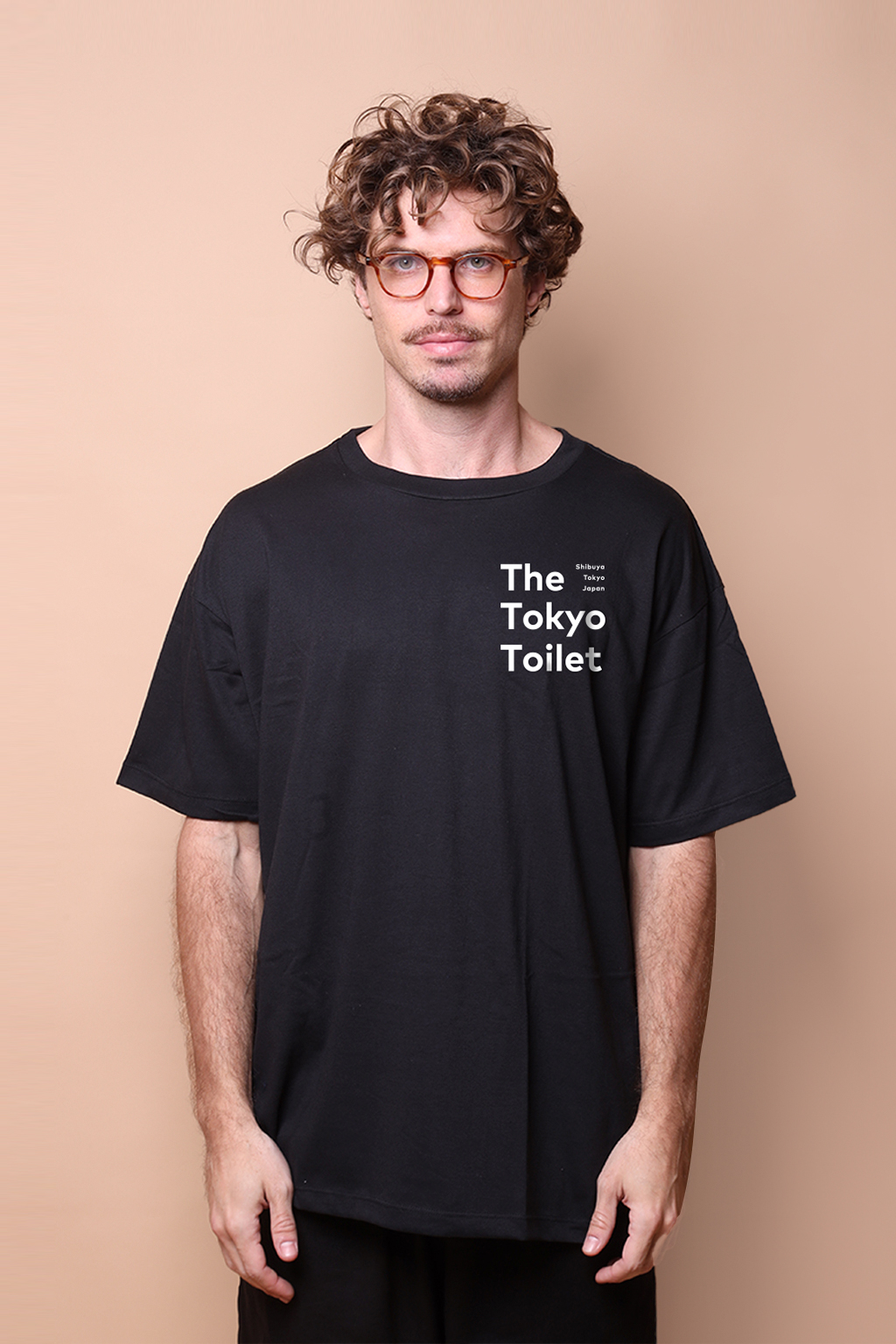 Camiseta oversize preta estampada Tokyo Toilet