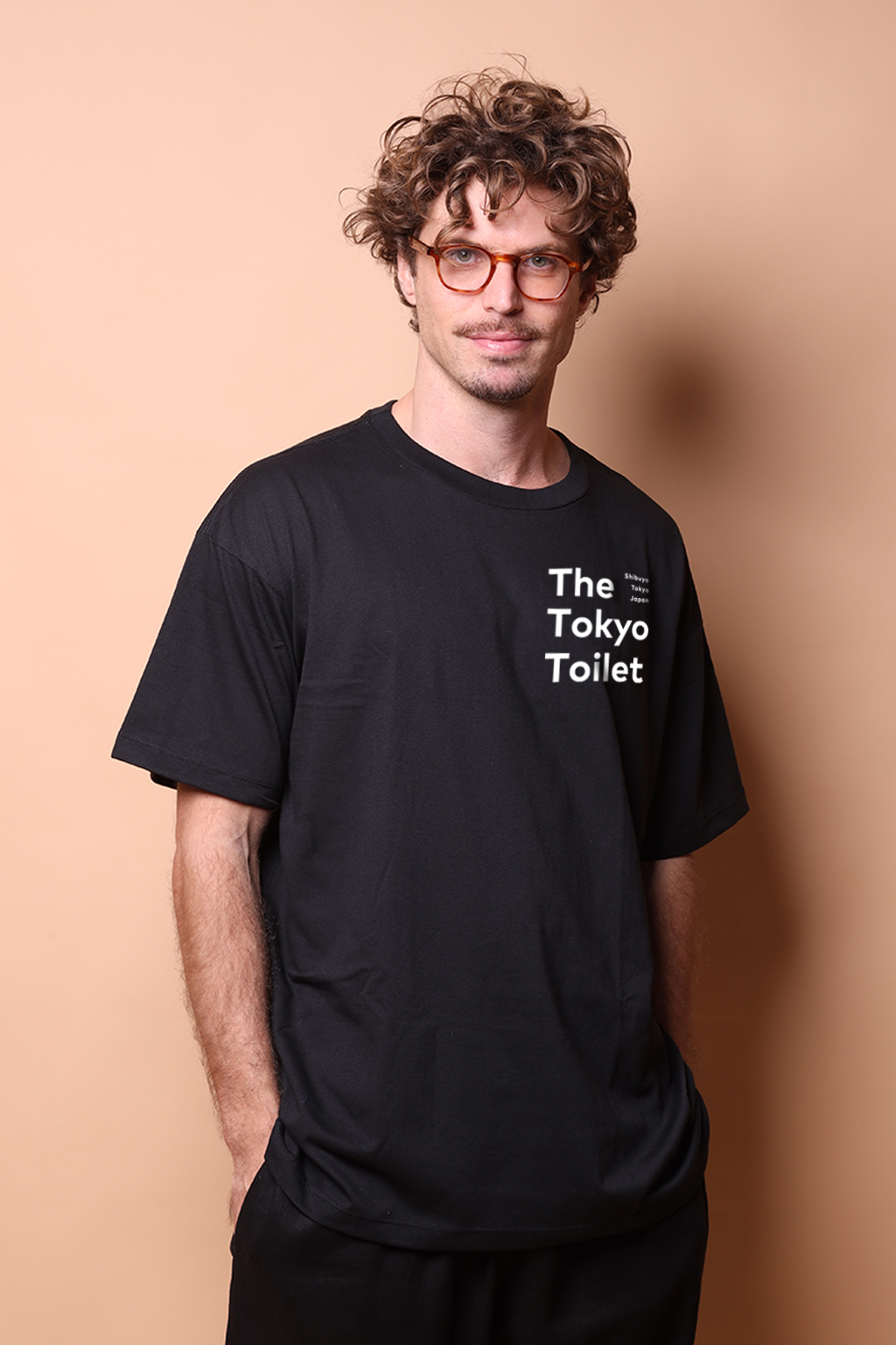 Camiseta oversize preta estampada Tokyo Toilet