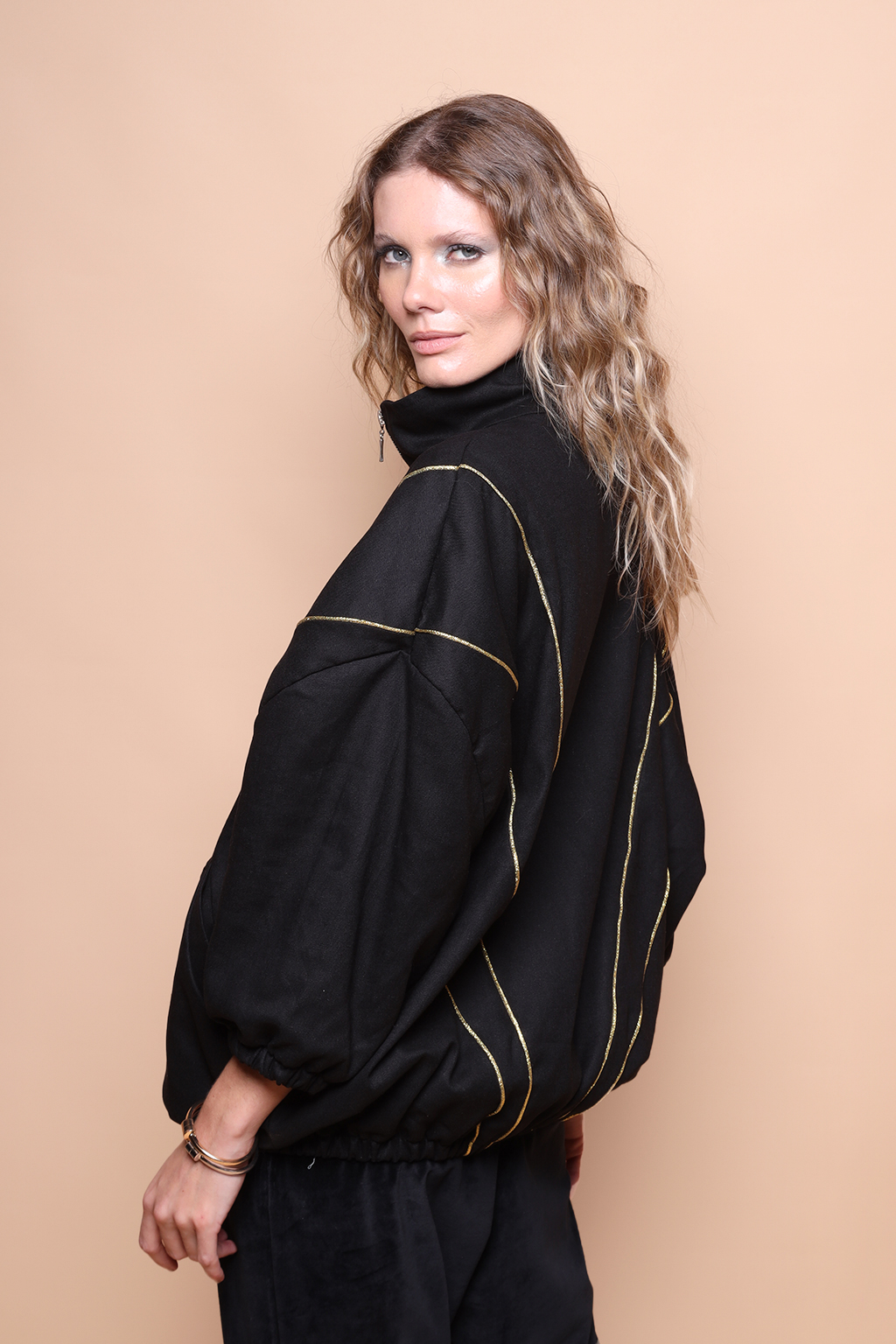 Jaqueta oversize linho preto e dourado - Imagem 4