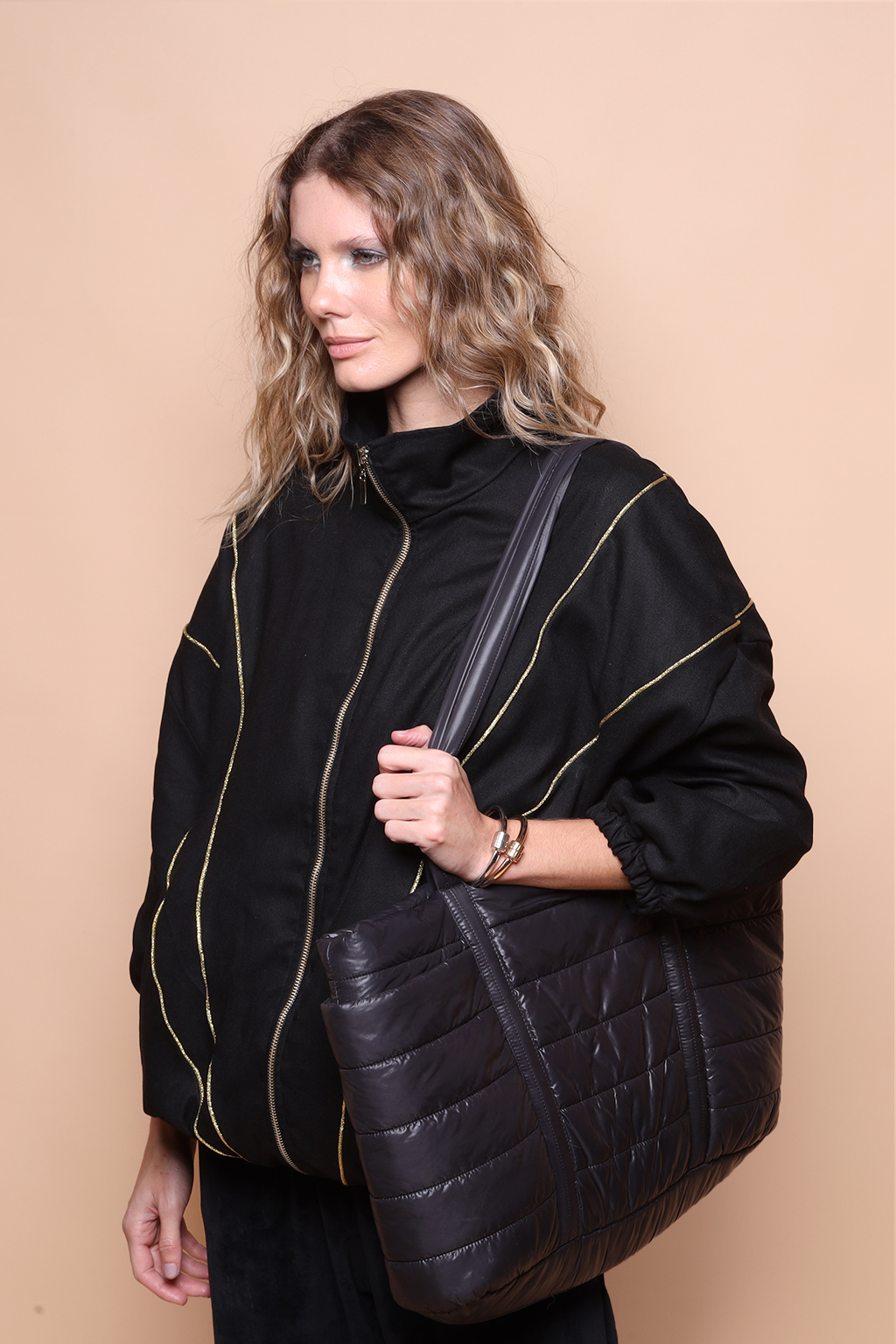 Jaqueta oversize linho preto e dourado - Imagem 5