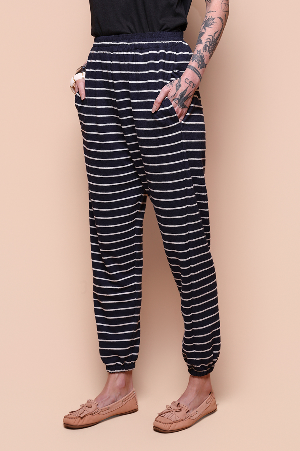 Calça jogger moletinho listrado azul