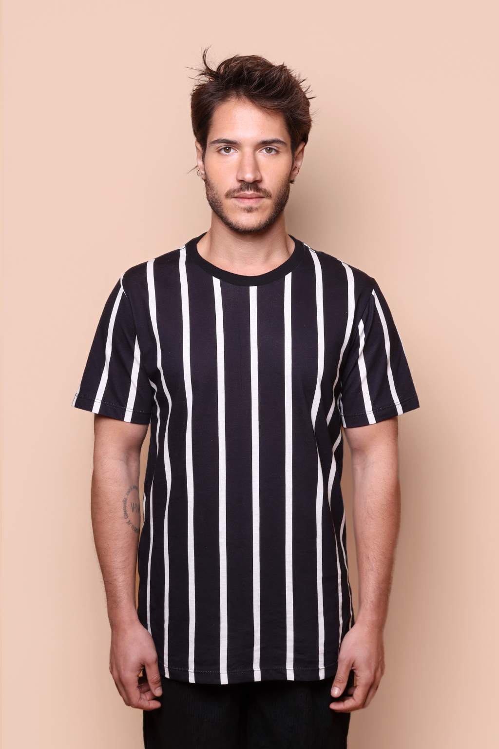 Camiseta algodão listrada preta