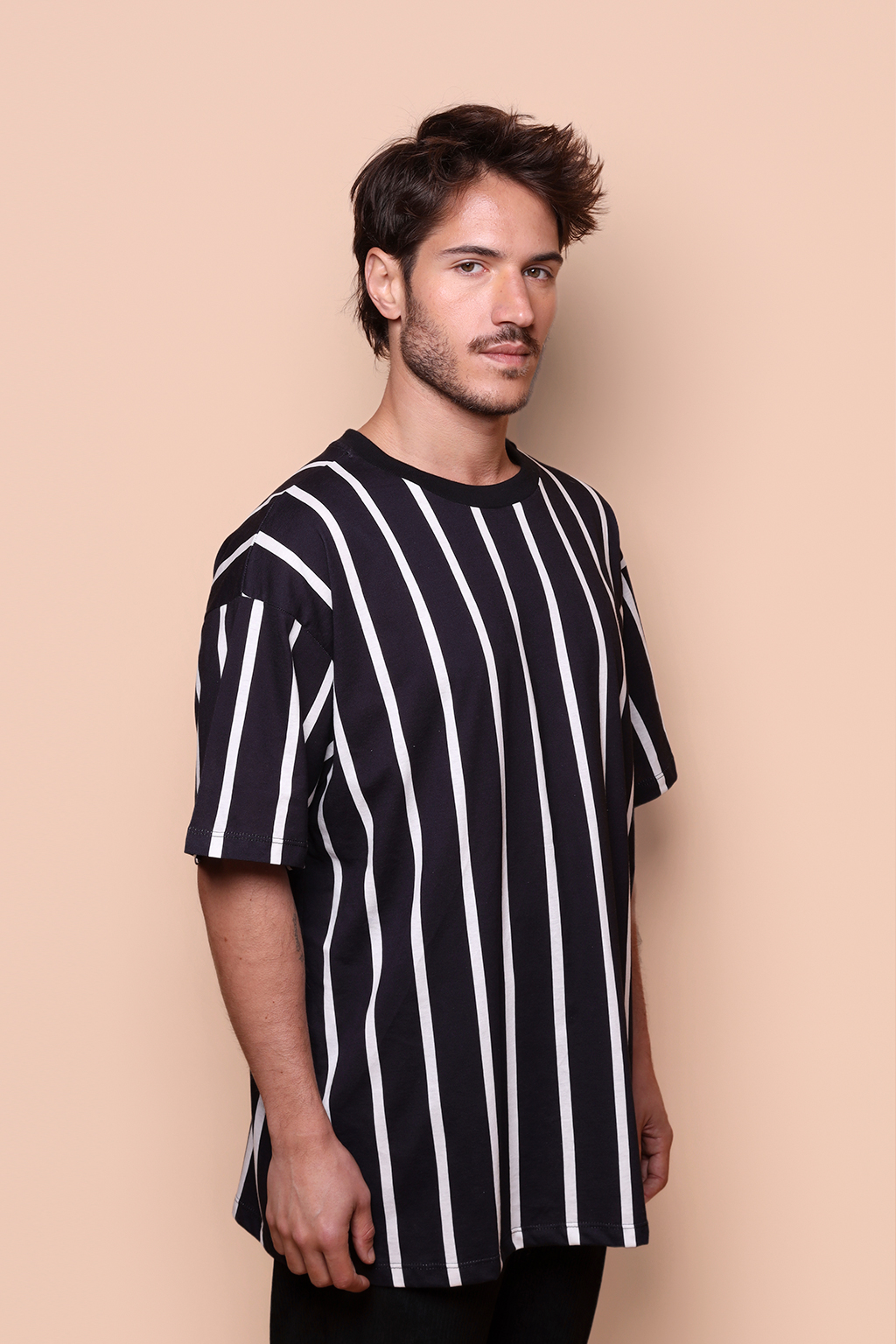 Camiseta oversize algodão listrada preta
