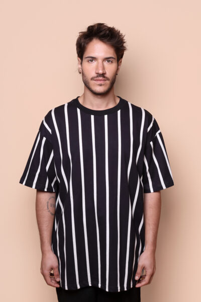 Camiseta oversize algodão listrada preta