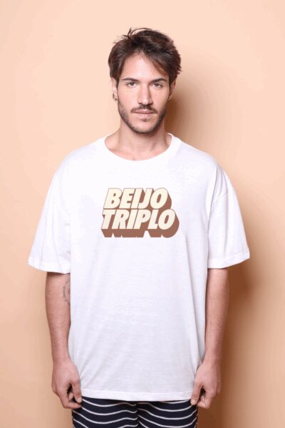 Camiseta oversize estampada Beijo triplo