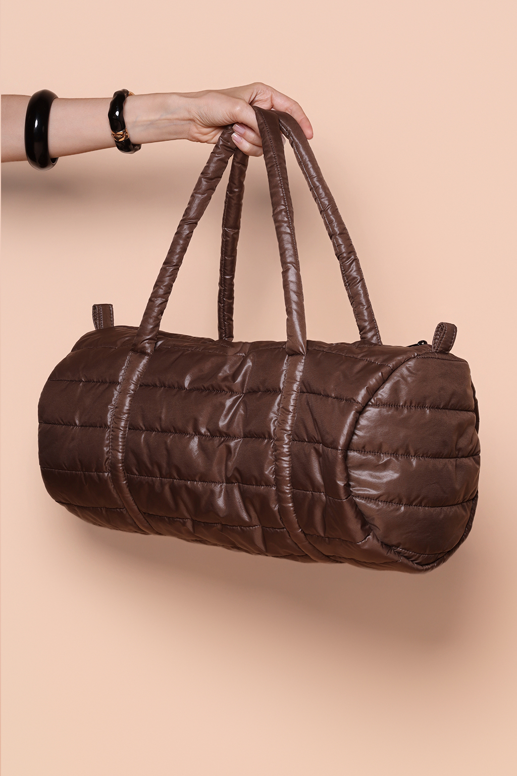 Bolsa puffer cilindro academia marrom