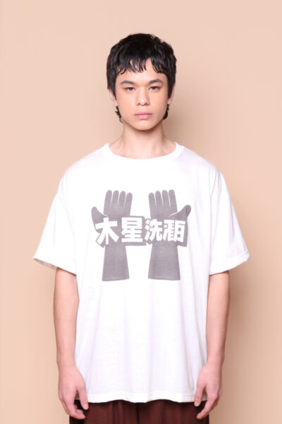 Camiseta oversize estampada Lavanderia Júpiter luvas