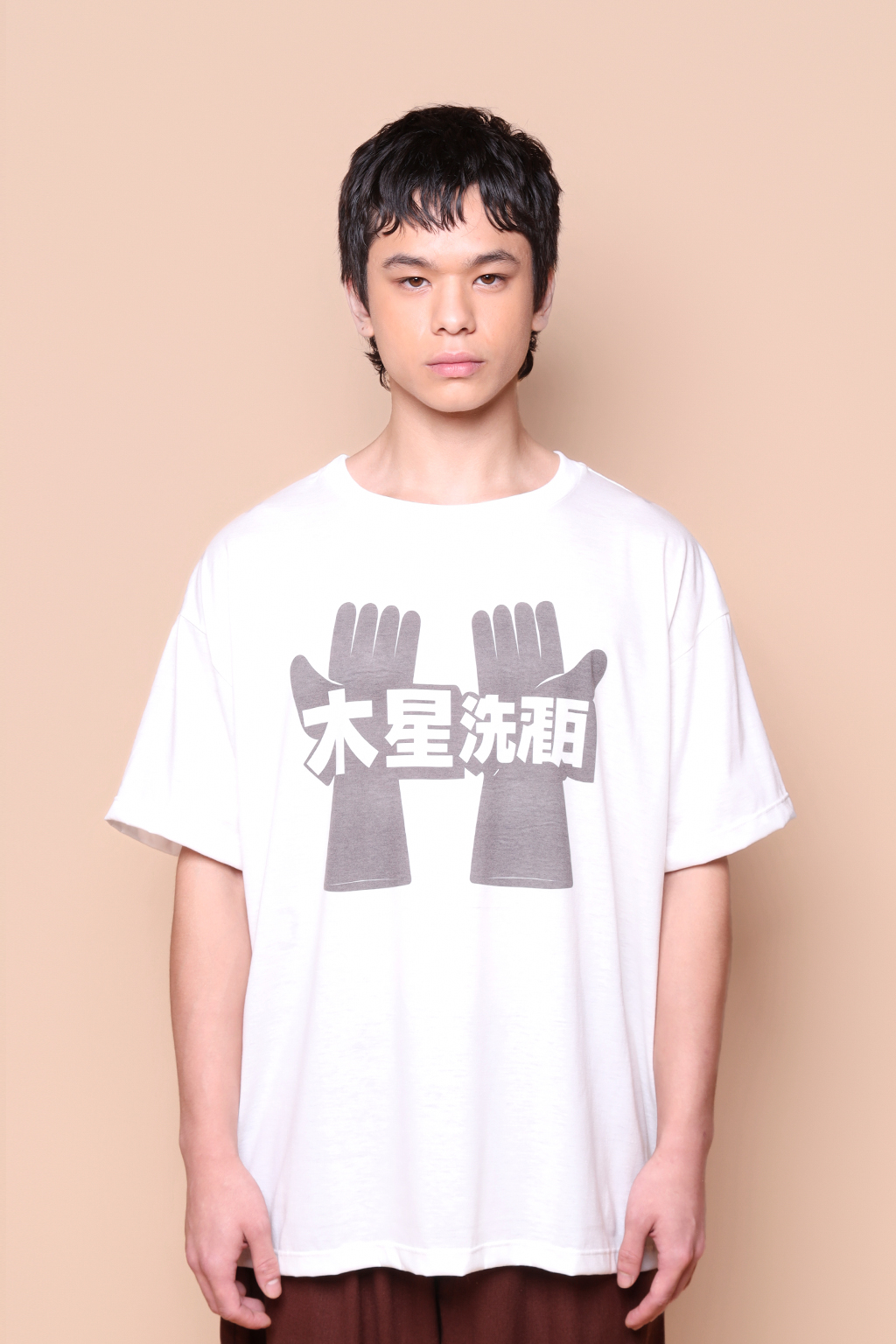 Camiseta oversize estampada Lavanderia Júpiter luvas