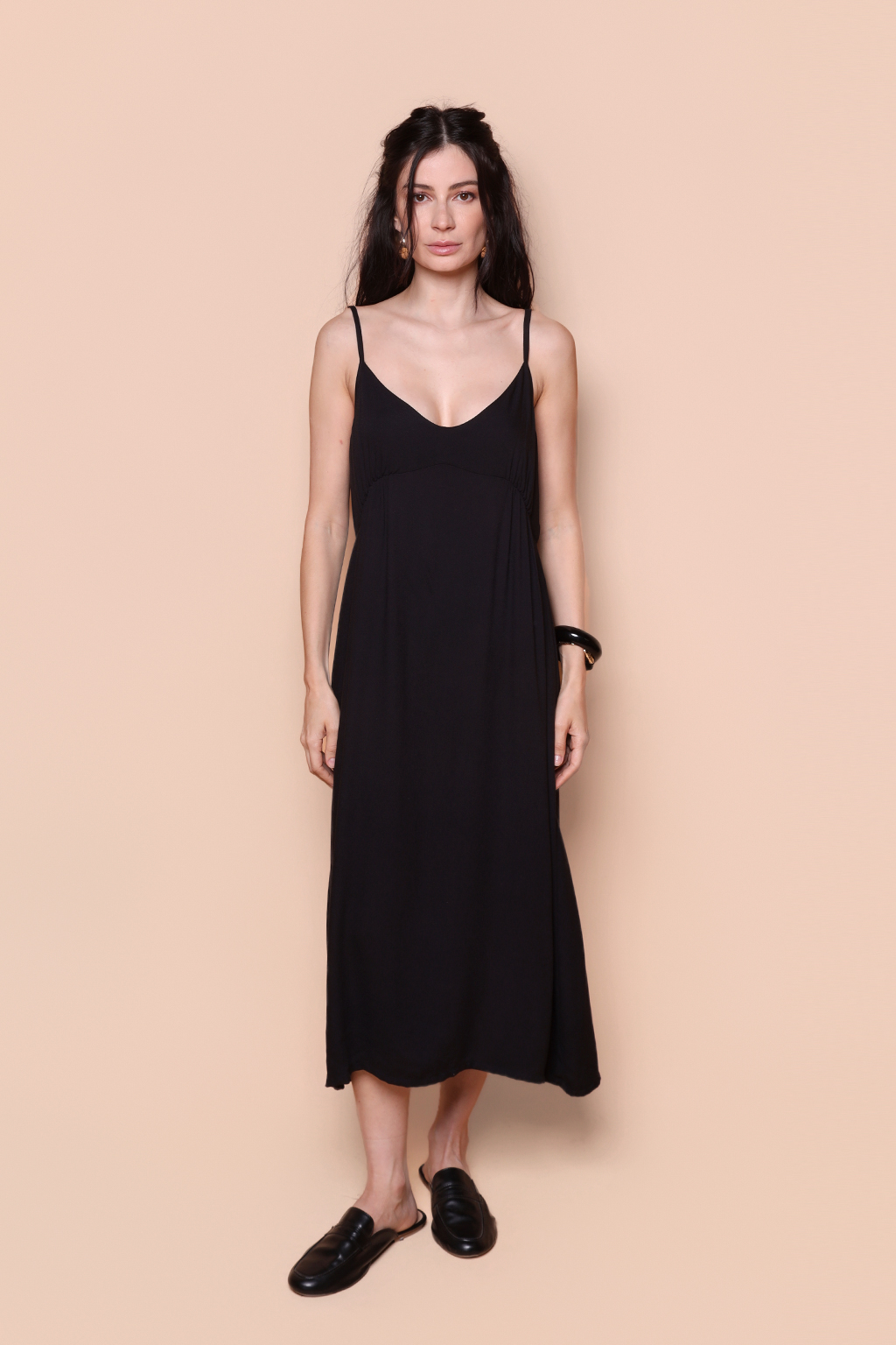 Vestido regata amplo viscose creponada preto