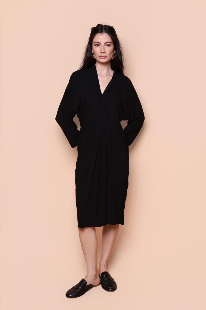 Vestido manga longa transpassado viscose creponada preto AMP A