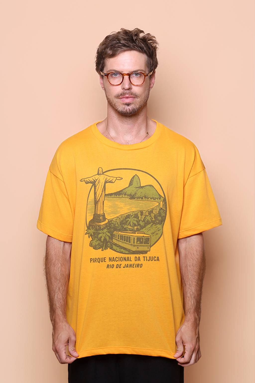 Camiseta oversize amarela estampada Parque Nacional da Tijuca