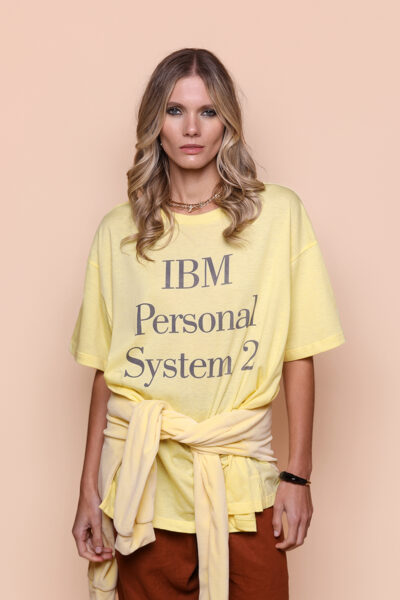 Camiseta oversize amarela estampada IBM