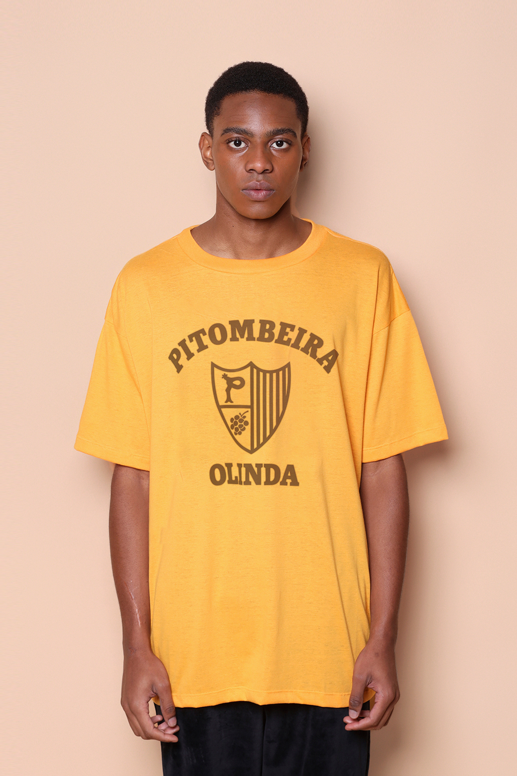 Camiseta oversize collab O Agente Secreto Pitombeira