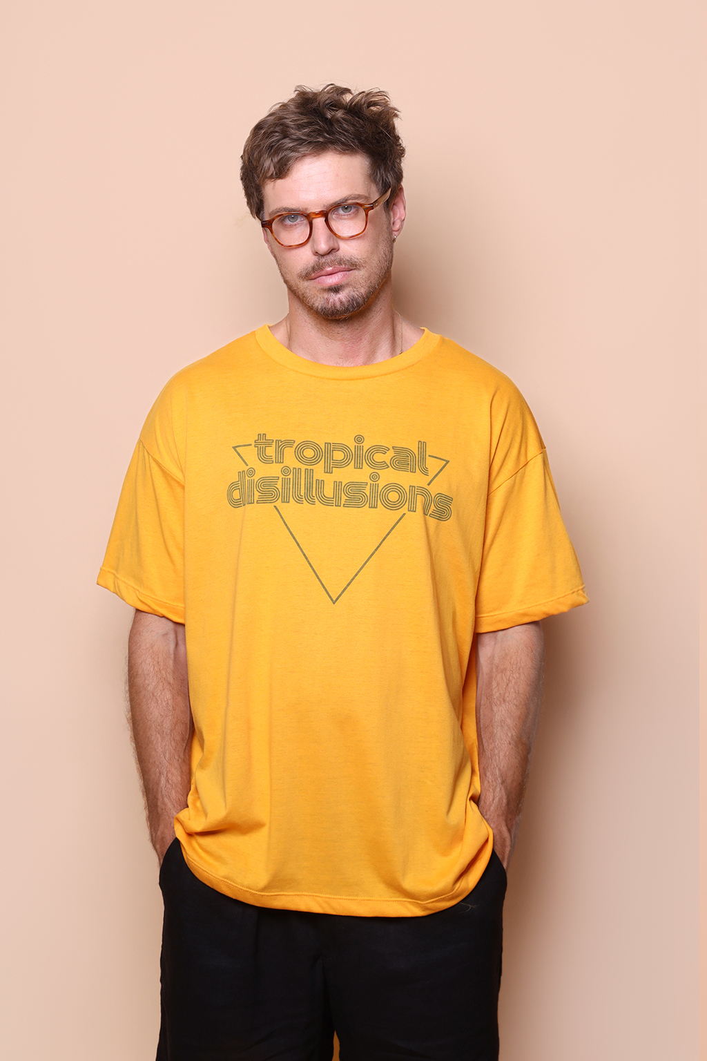 Camiseta oversize amarela estampada Tropical Disillusions