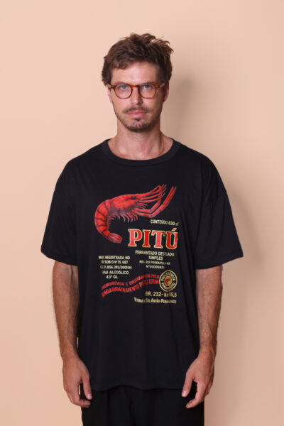 Camiseta oversize collab O Agente Secreto Pitú