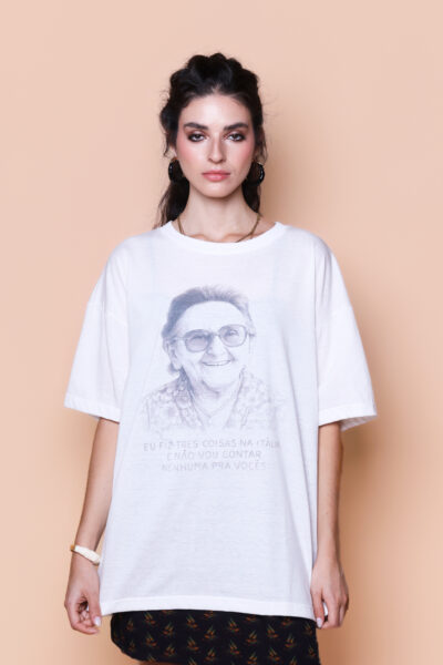 Camiseta oversize collab O Agente Secreto Tânia Maria