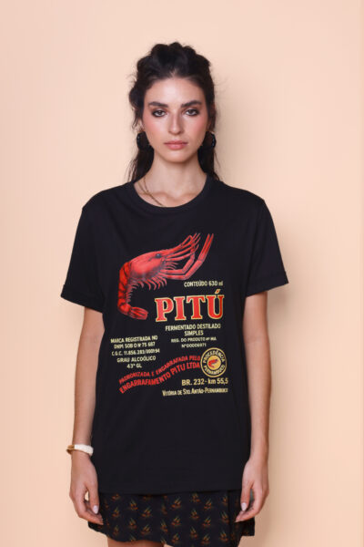 Camiseta collab O Agente Secreto Pitú