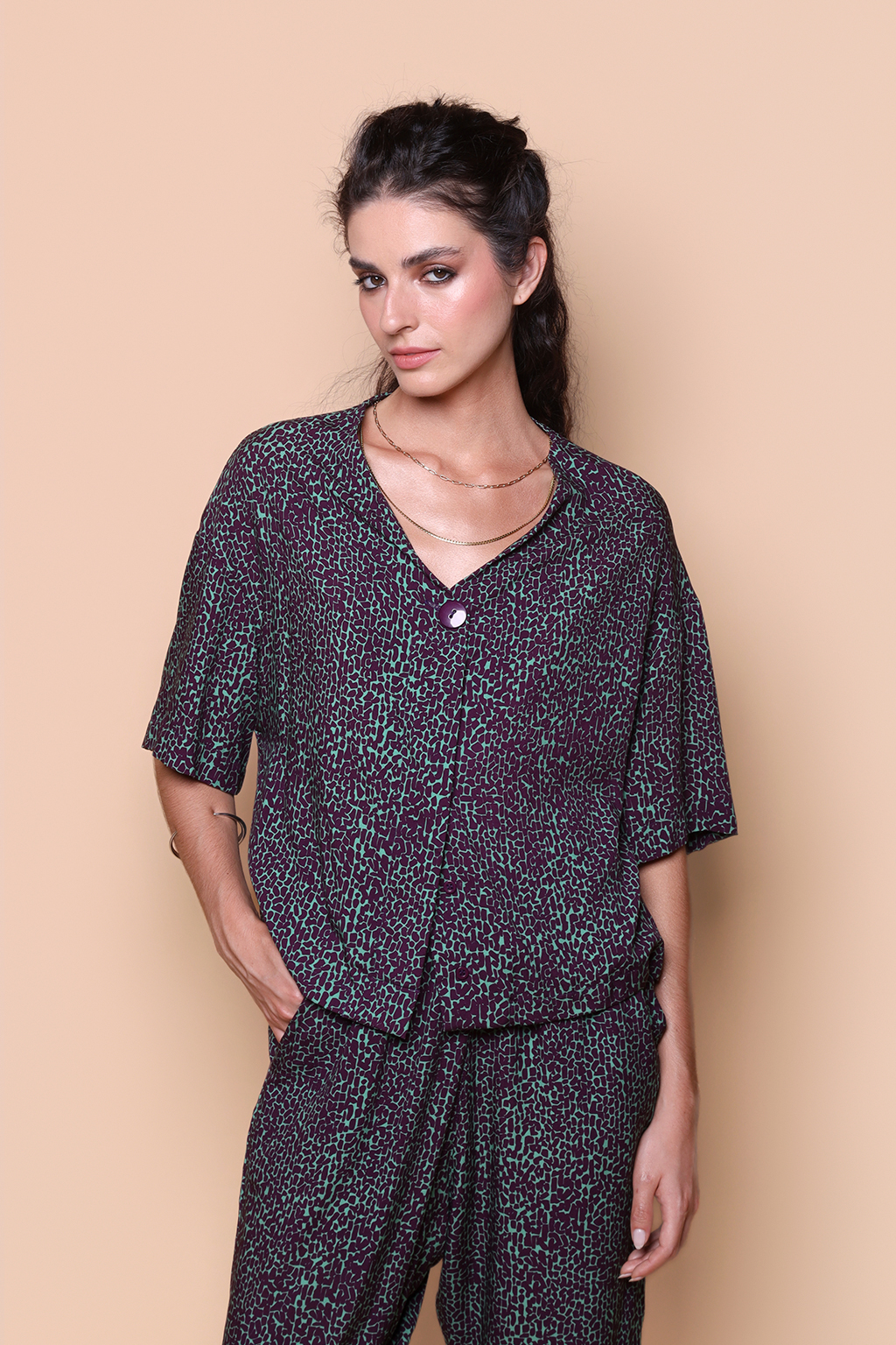 Blusa dois botões estampada Desfiladeiro ametista