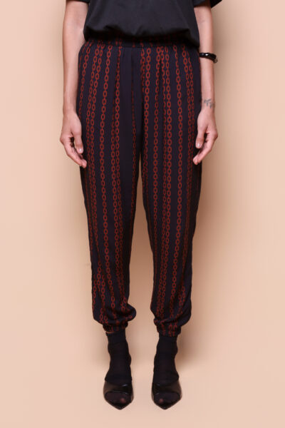 Calça jogger estampada Correntes