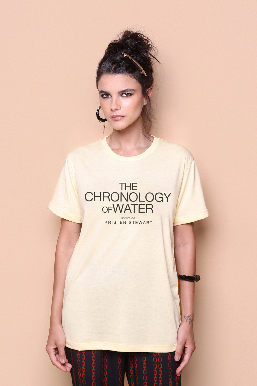 Camiseta amarela collab A Cronologia da Água