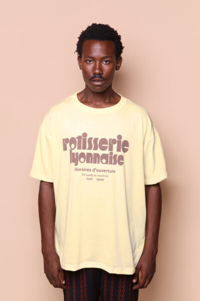 Camiseta oversize amarela estampada Rotisserie