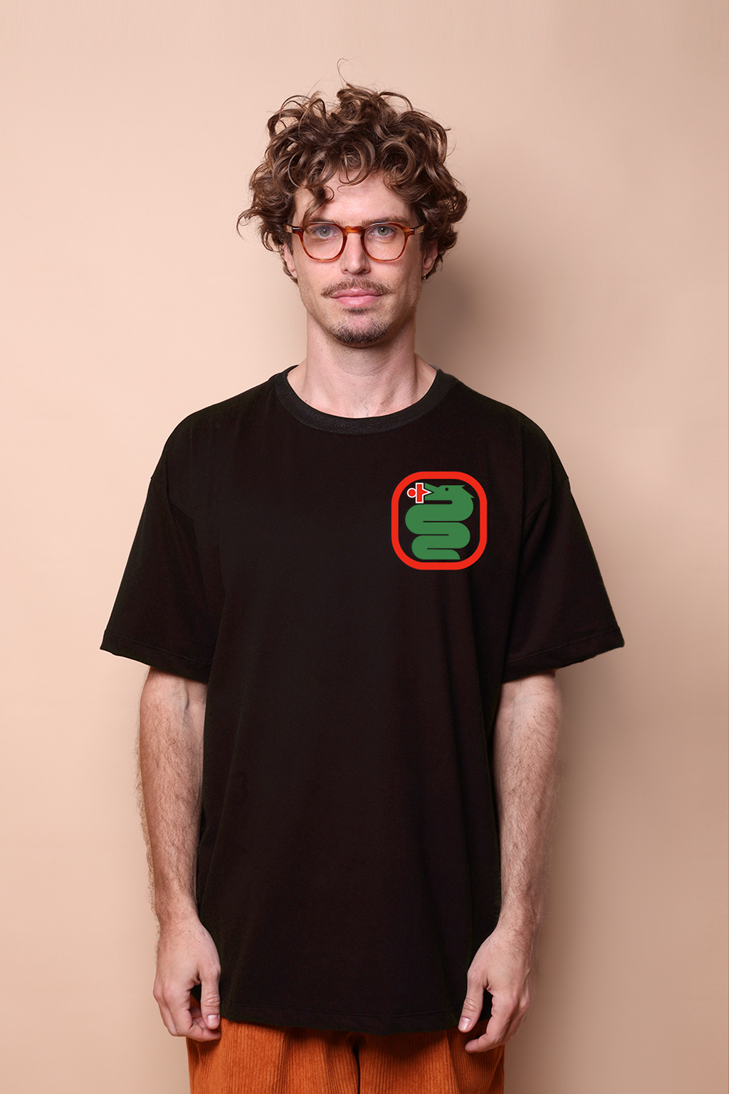 Camiseta oversize algodão preta estampada Alfa Romeo