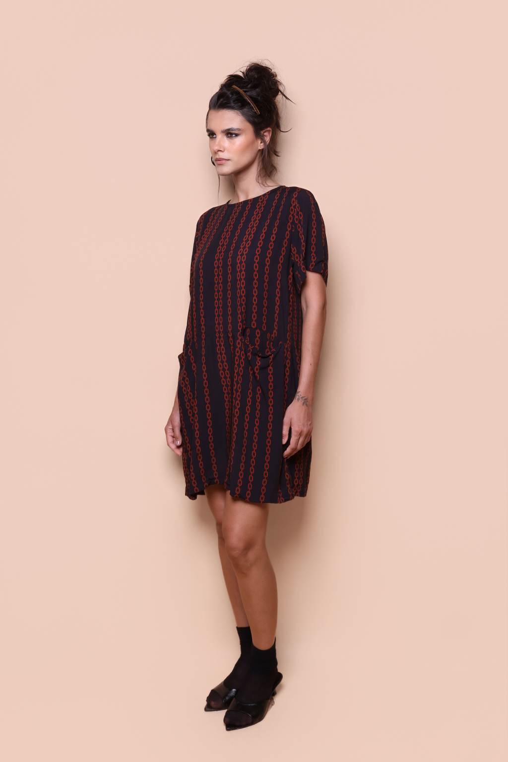 Vestido dois bolsos estampado Correntes