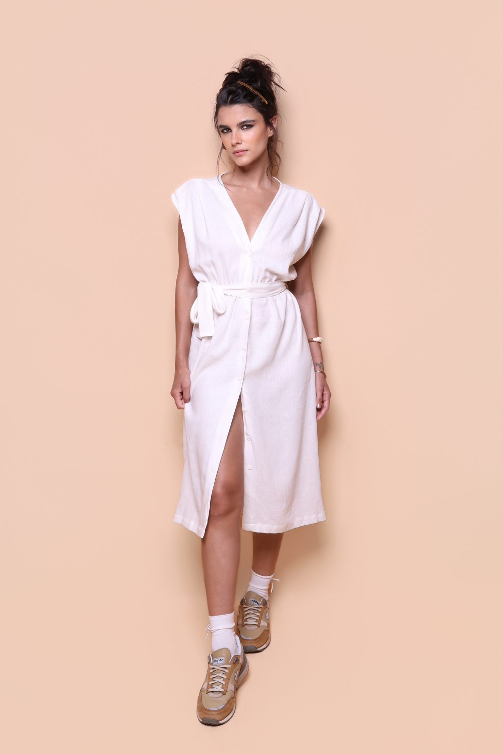 Vestido acinturado linho off-white