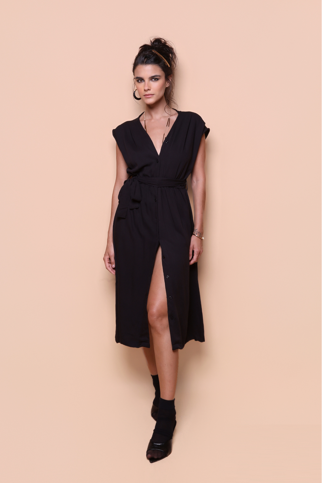 Vestido acinturado viscose creponada preto
