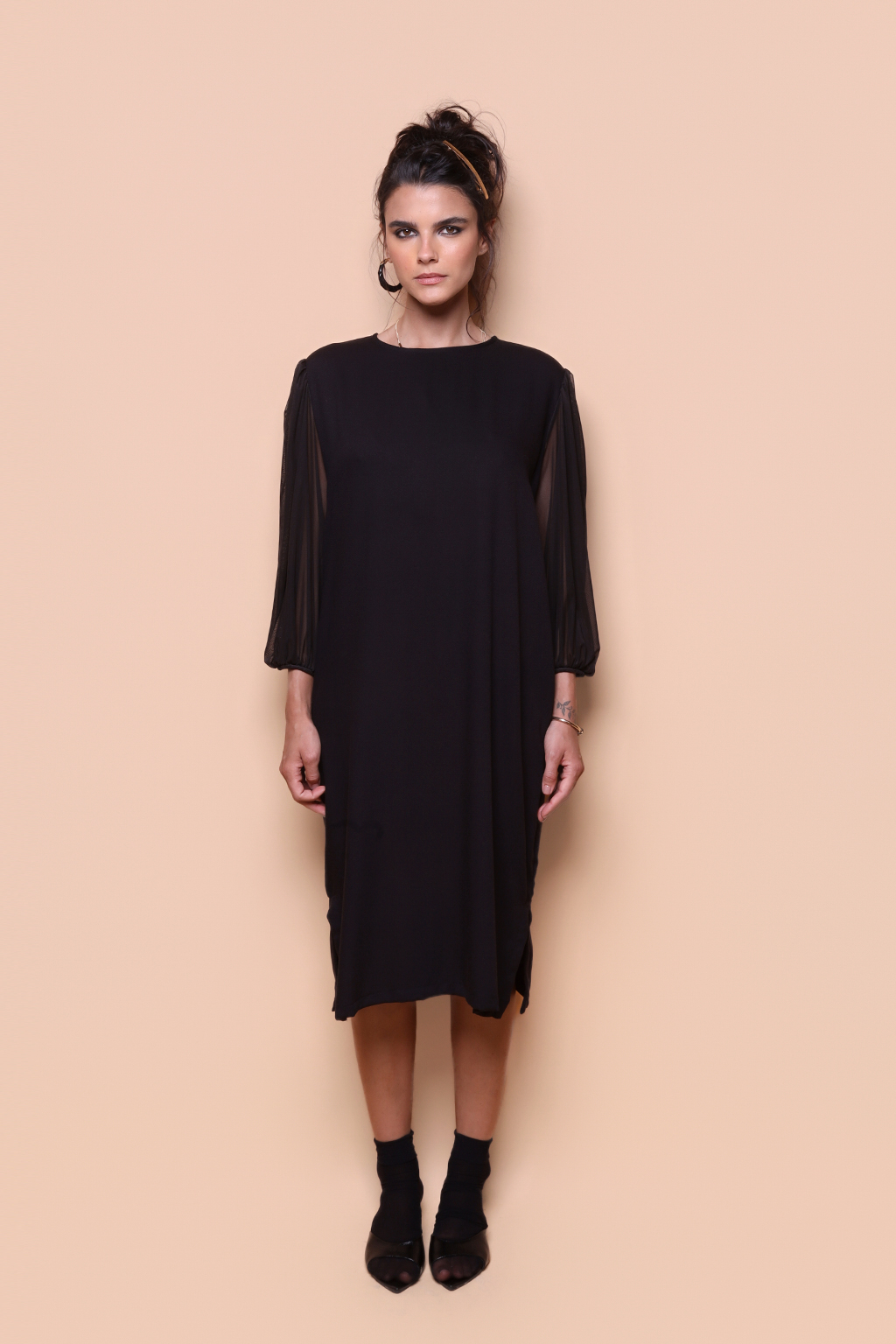Vestido manga bufante viscose creponada com tule preto